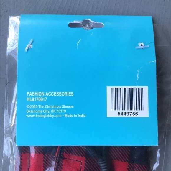 Lot of 3 New The Christmas Shoppe Holiday Print Cloth Face Mask - Picture 10 of 13